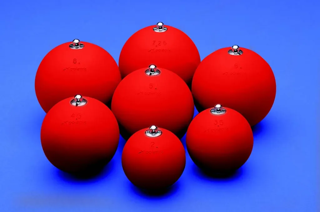Seven red powder-painted steel training hammers on blue, with galvanized swivels and embossed numbers 2., 3.5, 4.5, 5., 5.5, 7.26, 8.