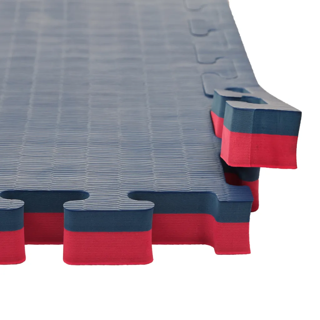 Blue and red reversible EVA foam jigsaw mats with tatami finish showing interlocking edges and a stacked corner.