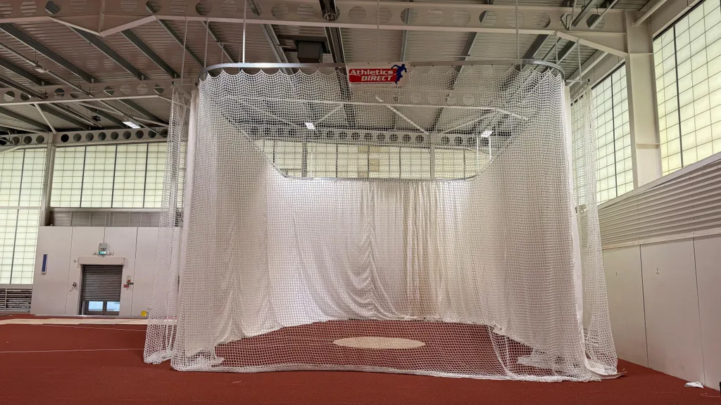 Indoor Throws Cage